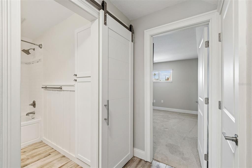 En Venta: $1,200,000 (4 camas, 2 baños, 2429 Pies cuadrados)