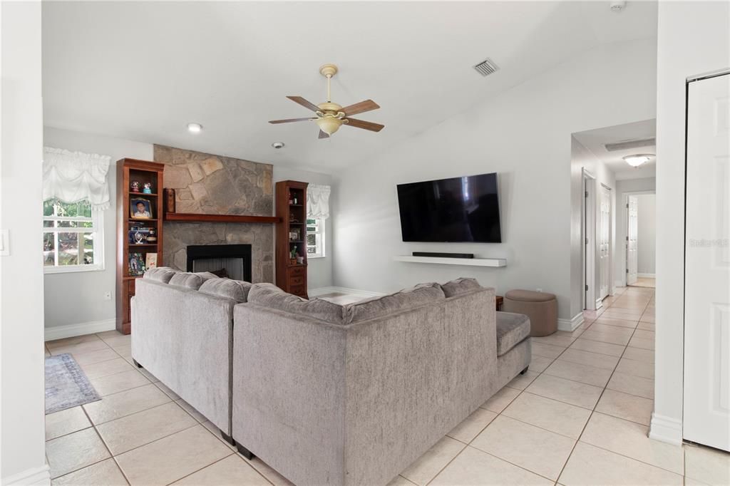 For Sale: $929,000 (3 beds, 2 baths, 1477 Square Feet)