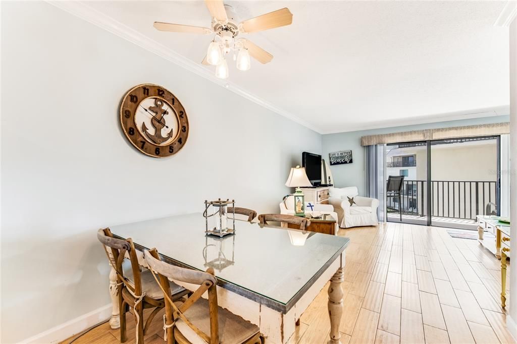 For Sale: $274,900 (1 beds, 1 baths, 935 Square Feet)
