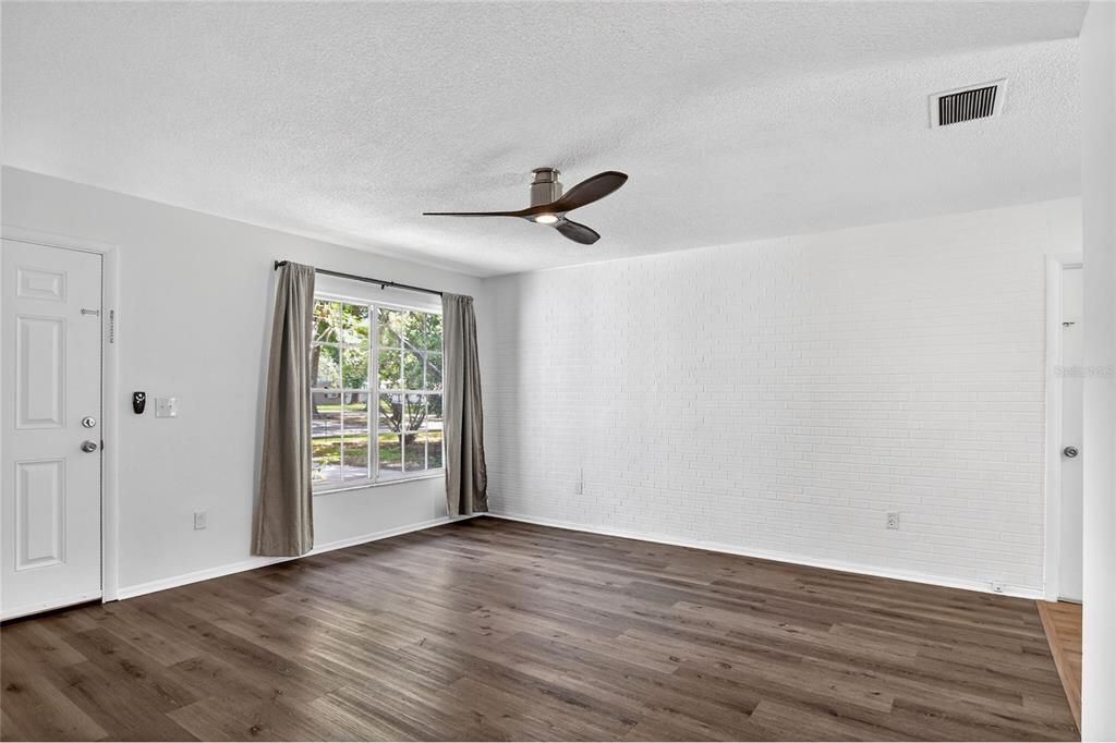 Activo con contrato: $314,000 (3 camas, 2 baños, 1067 Pies cuadrados)