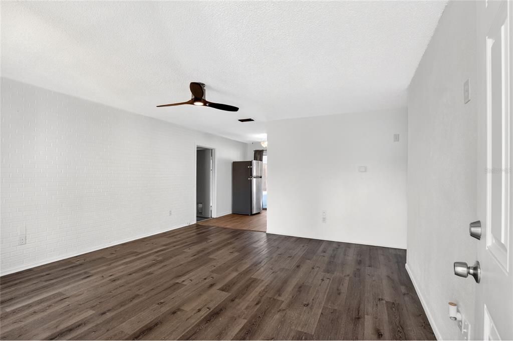 Activo con contrato: $314,000 (3 camas, 2 baños, 1067 Pies cuadrados)