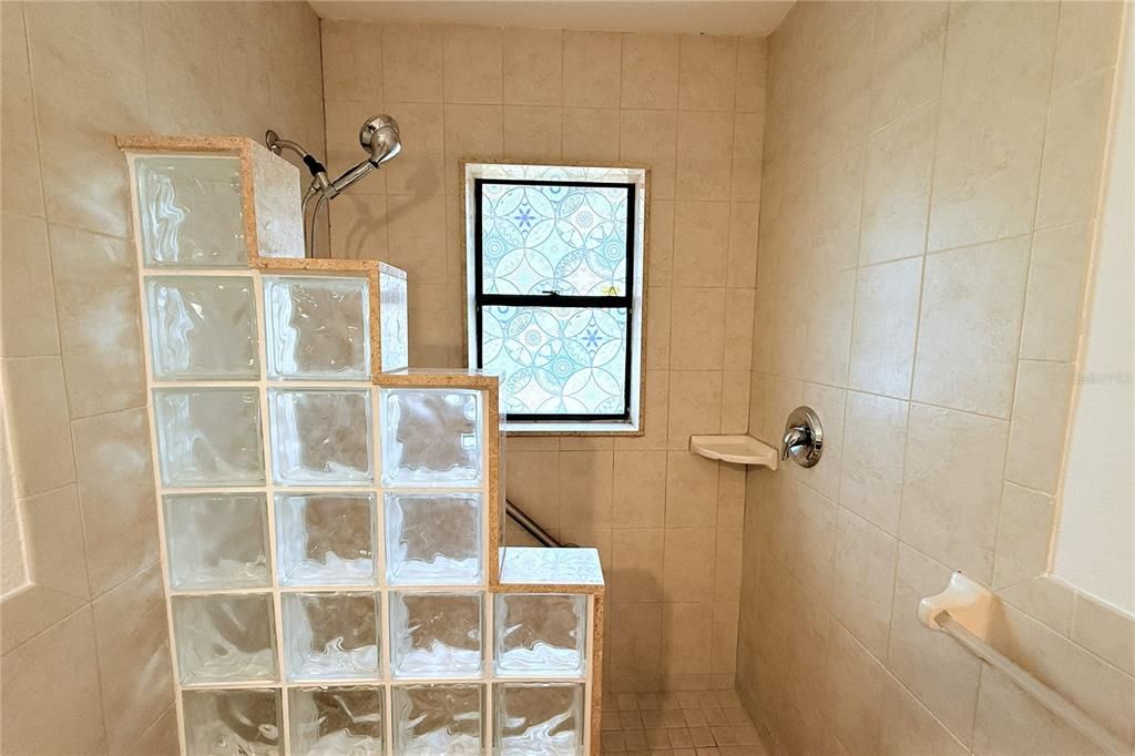 В аренду: $1,795 (2 спален, 2 ванн, 1192 Квадратных фут)