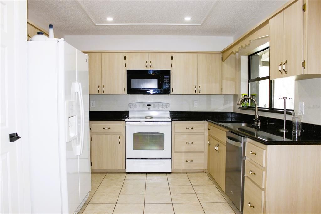 В аренду: $1,795 (2 спален, 2 ванн, 1192 Квадратных фут)