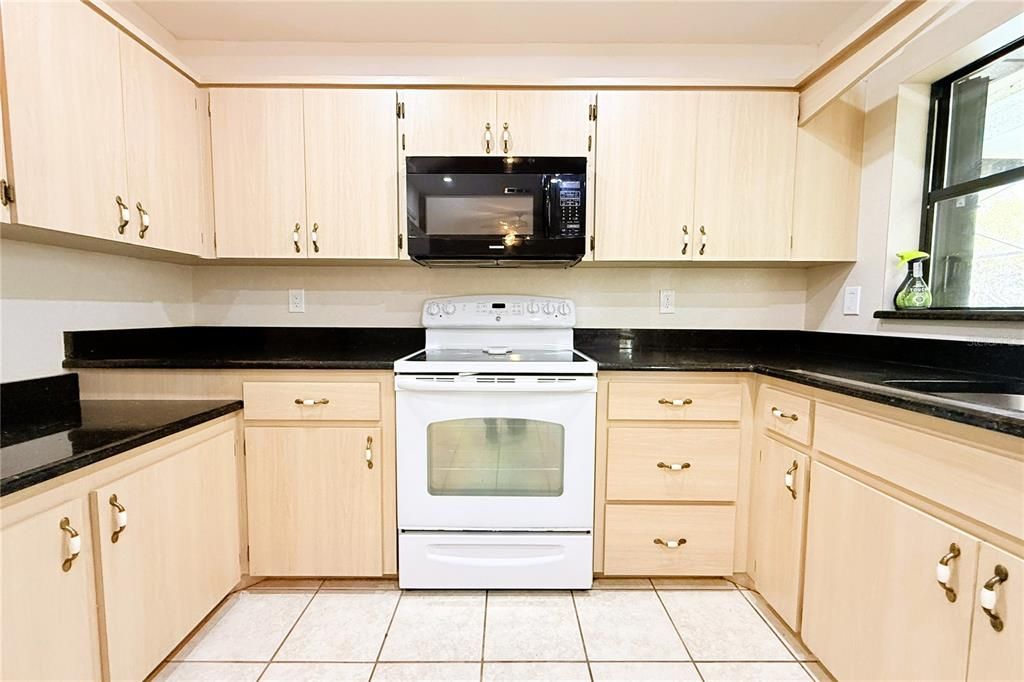 В аренду: $1,795 (2 спален, 2 ванн, 1192 Квадратных фут)