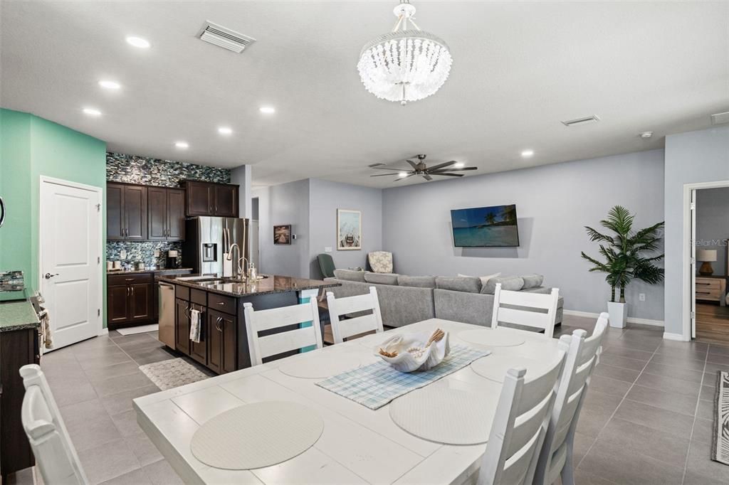 En Venta: $484,990 (4 camas, 2 baños, 2057 Pies cuadrados)