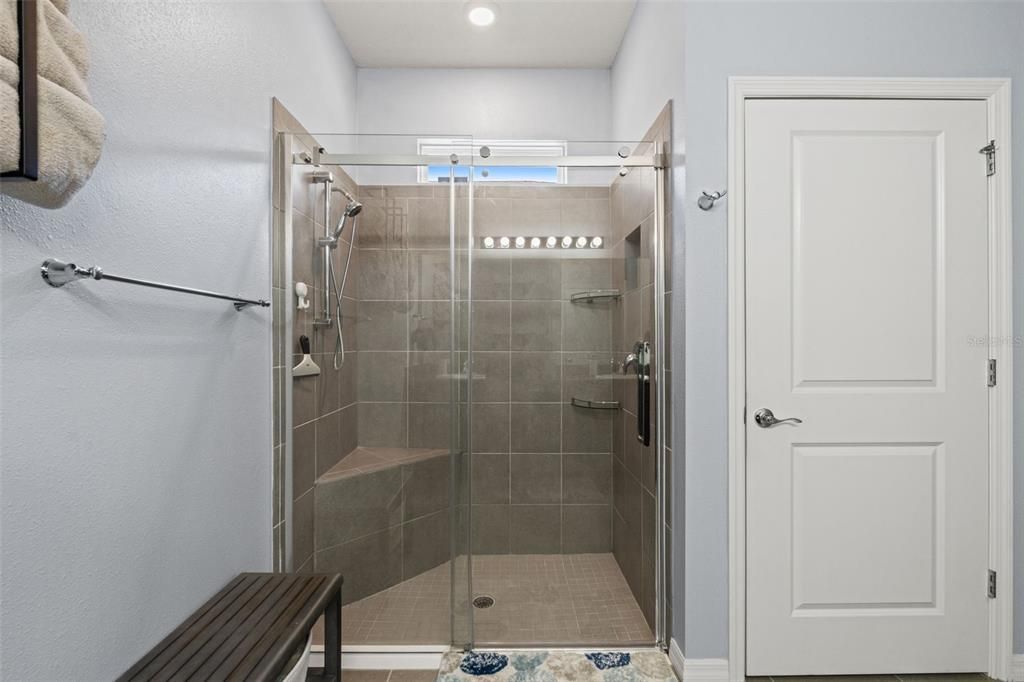 En Venta: $484,990 (4 camas, 2 baños, 2057 Pies cuadrados)