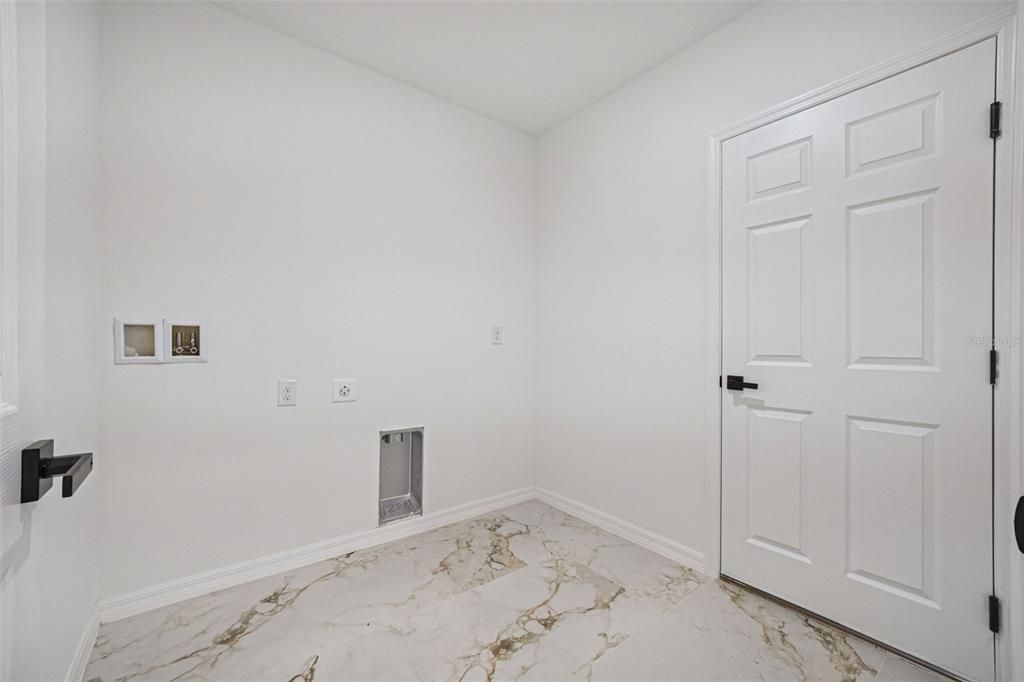 Active With Contract: $305,000 (4 beds, 3 baths, 1931 Square Feet)