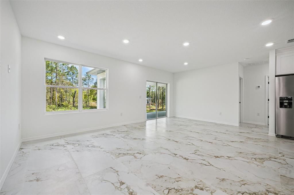 Active With Contract: $305,000 (4 beds, 3 baths, 1931 Square Feet)