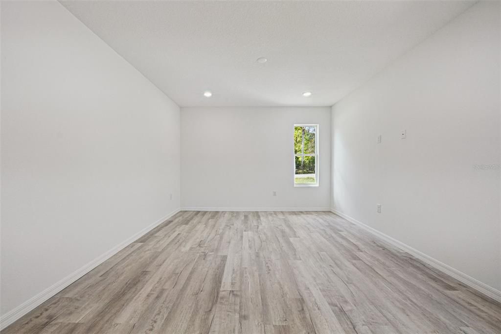Active With Contract: $305,000 (4 beds, 3 baths, 1931 Square Feet)