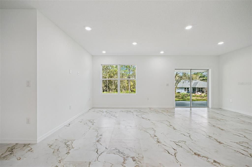 Active With Contract: $305,000 (4 beds, 3 baths, 1931 Square Feet)