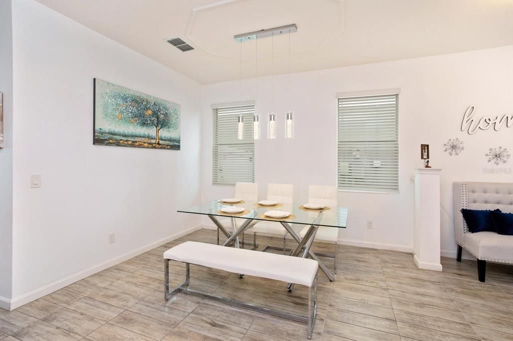En Venta: $445,000 (4 camas, 2 baños, 2485 Pies cuadrados)