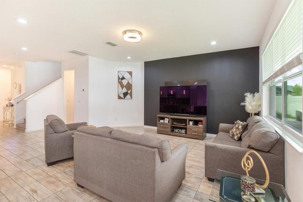 En Venta: $445,000 (4 camas, 2 baños, 2485 Pies cuadrados)