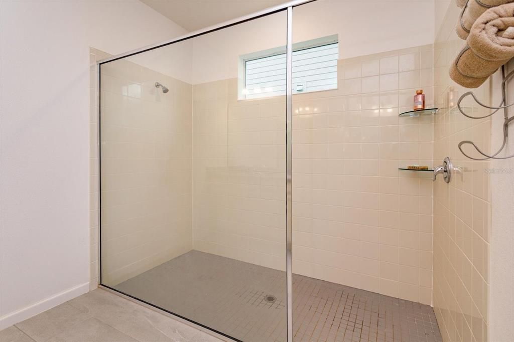 En Venta: $445,000 (4 camas, 2 baños, 2485 Pies cuadrados)