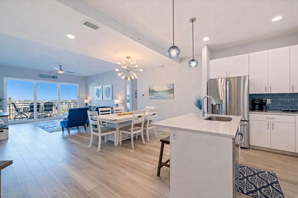 For Sale: $989,000 (2 beds, 2 baths, 1600 Square Feet)
