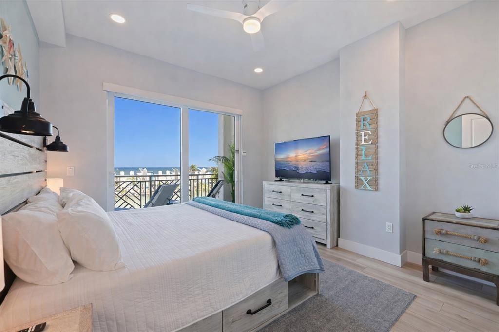 For Sale: $989,000 (2 beds, 2 baths, 1600 Square Feet)