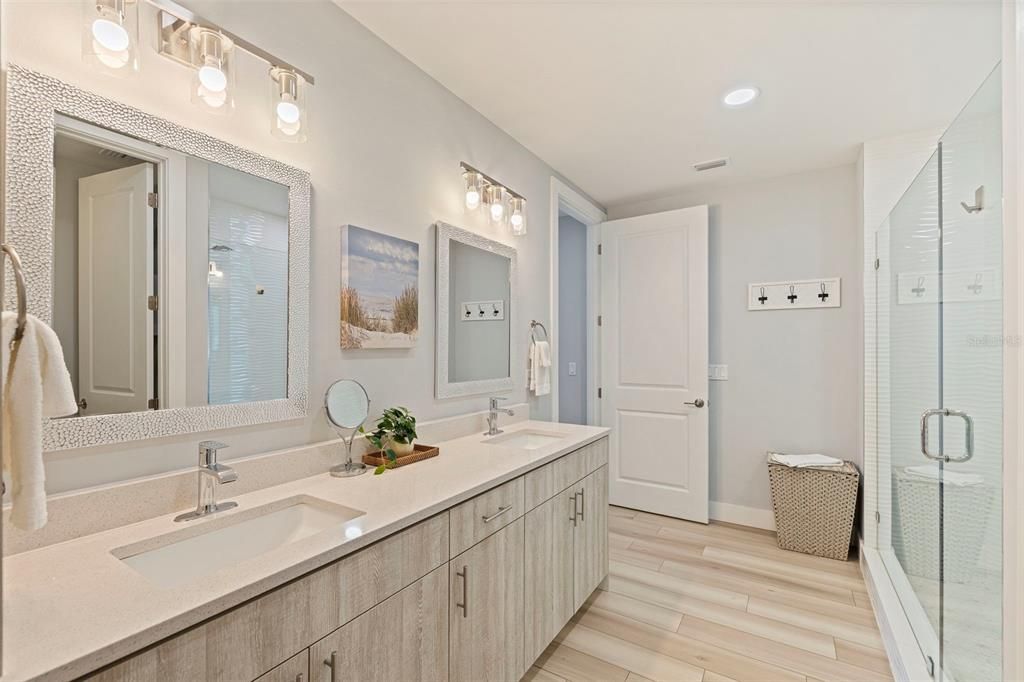For Sale: $989,000 (2 beds, 2 baths, 1600 Square Feet)