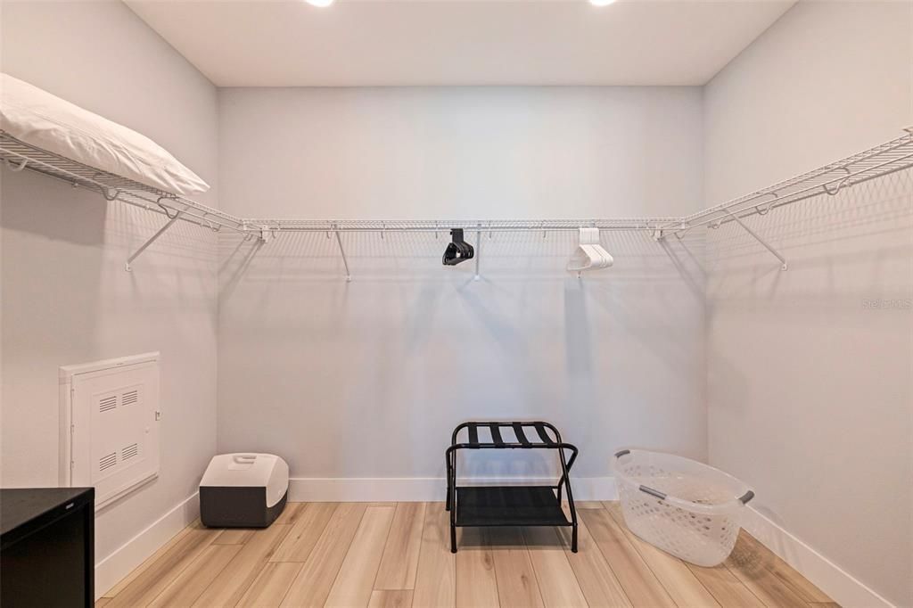For Sale: $989,000 (2 beds, 2 baths, 1600 Square Feet)