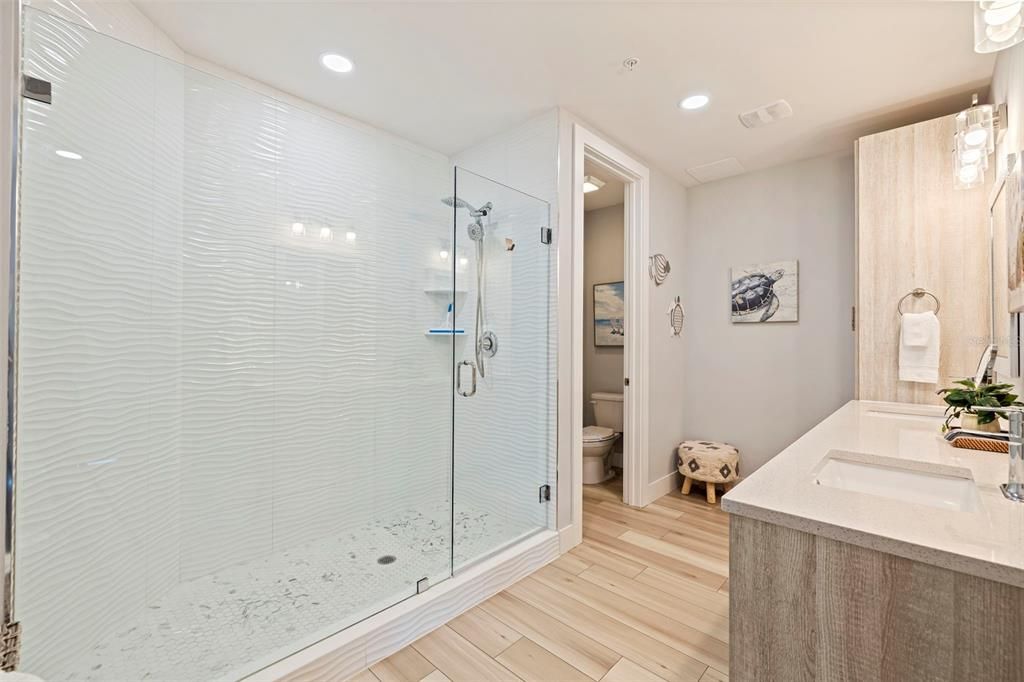 For Sale: $989,000 (2 beds, 2 baths, 1600 Square Feet)