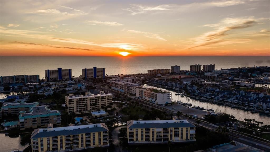 For Sale: $989,000 (2 beds, 2 baths, 1600 Square Feet)