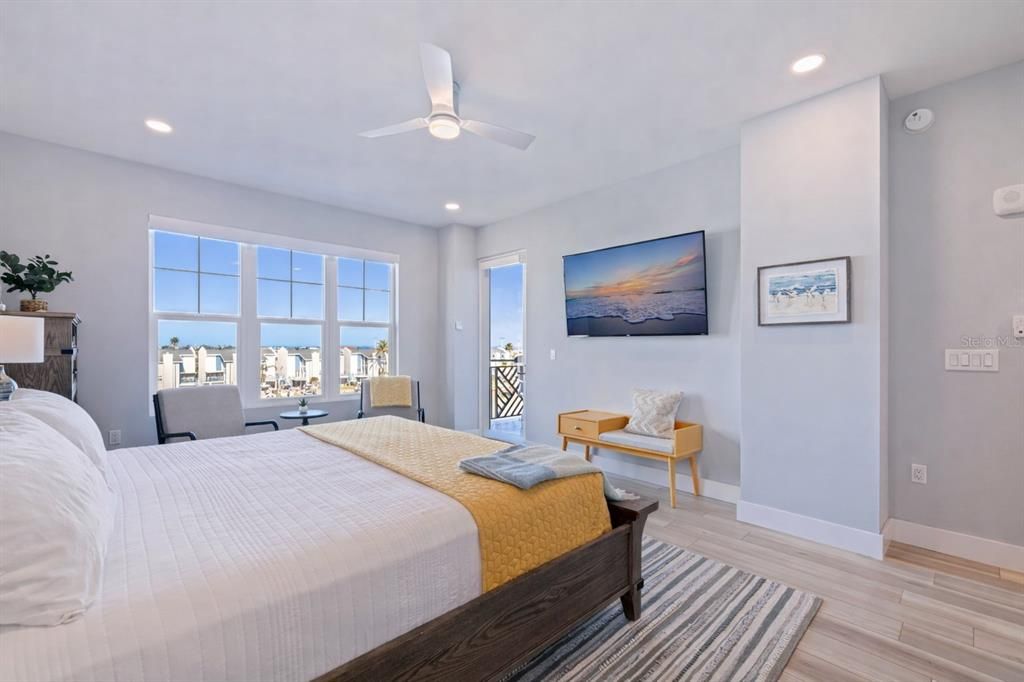 For Sale: $989,000 (2 beds, 2 baths, 1600 Square Feet)