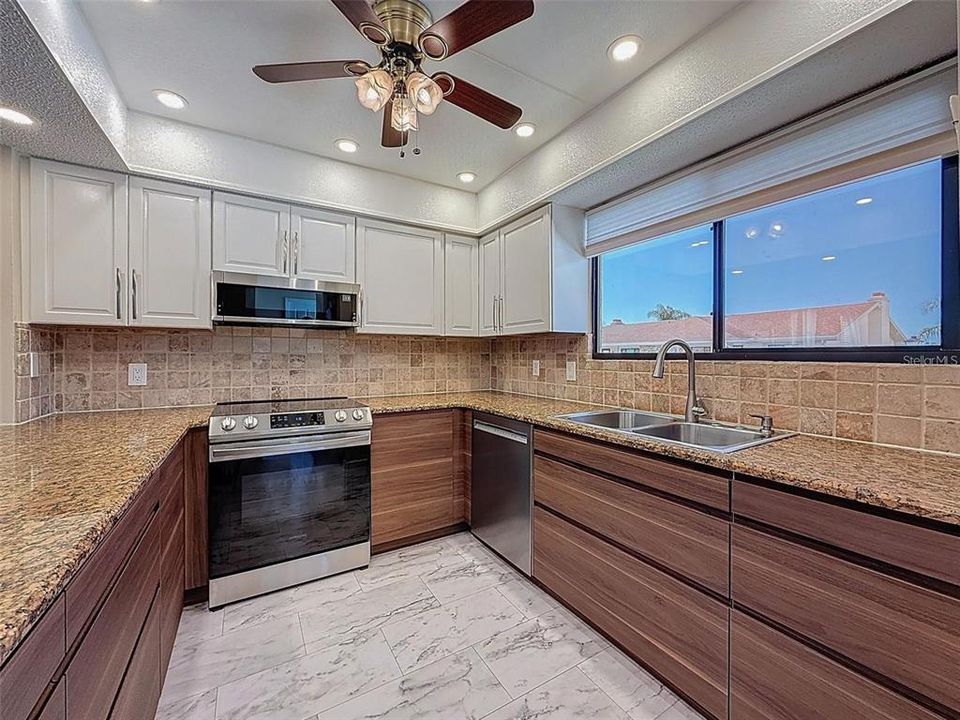 В аренду: $1,200 (2 спален, 2 ванн, 1320 Квадратных фут)