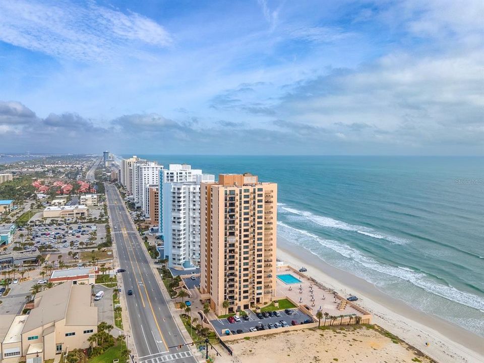 На продажу: $349,900 (2 спален, 2 ванн, 1058 Квадратных фут)