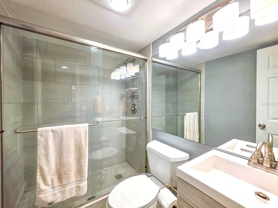 На продажу: $349,900 (2 спален, 2 ванн, 1058 Квадратных фут)