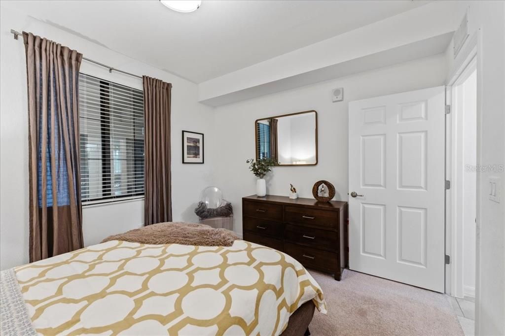 Active With Contract: $279,000 (2 beds, 2 baths, 1121 Square Feet)