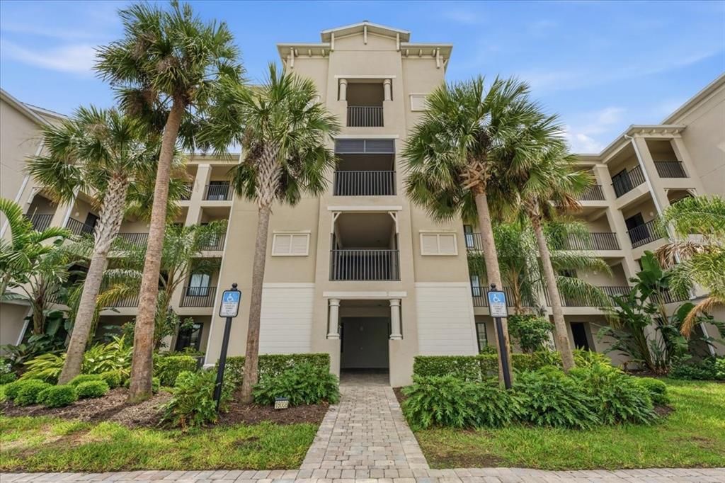 Active With Contract: $279,000 (2 beds, 2 baths, 1121 Square Feet)