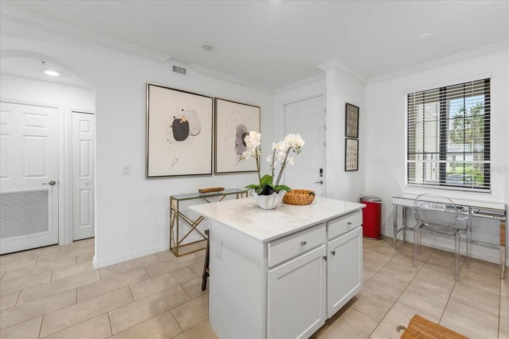 Active With Contract: $279,000 (2 beds, 2 baths, 1121 Square Feet)