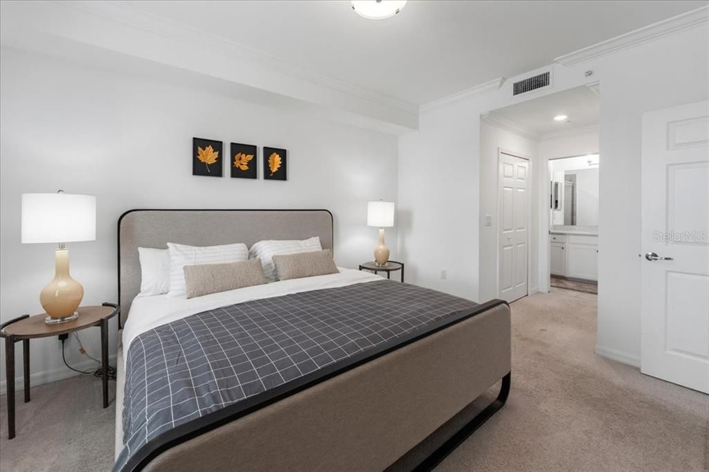 Active With Contract: $279,000 (2 beds, 2 baths, 1121 Square Feet)