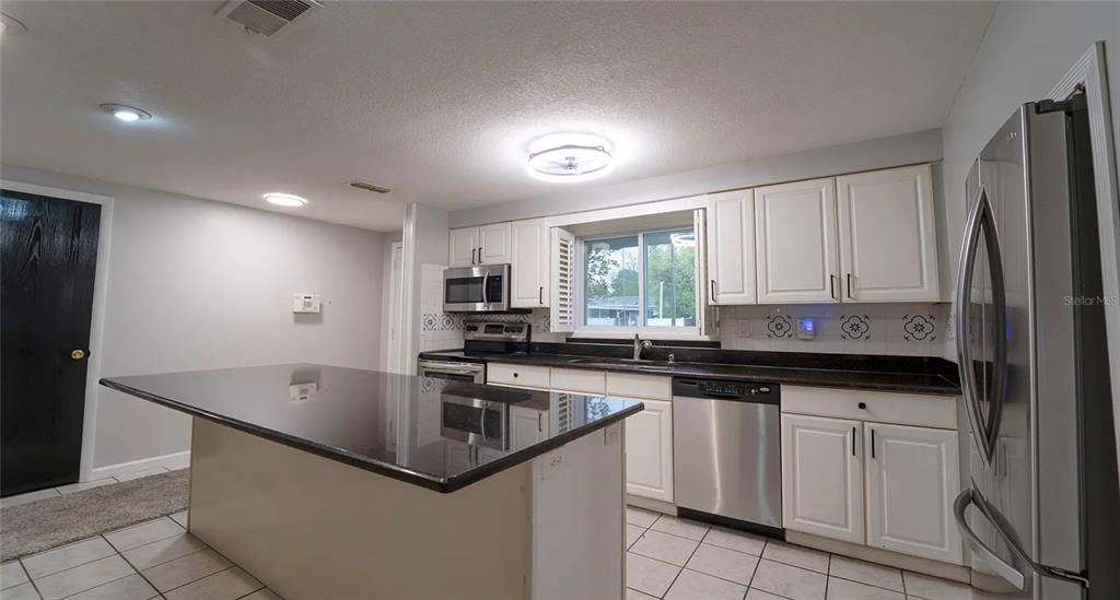 For Rent: $1,800 (3 beds, 2 baths, 1344 Square Feet)