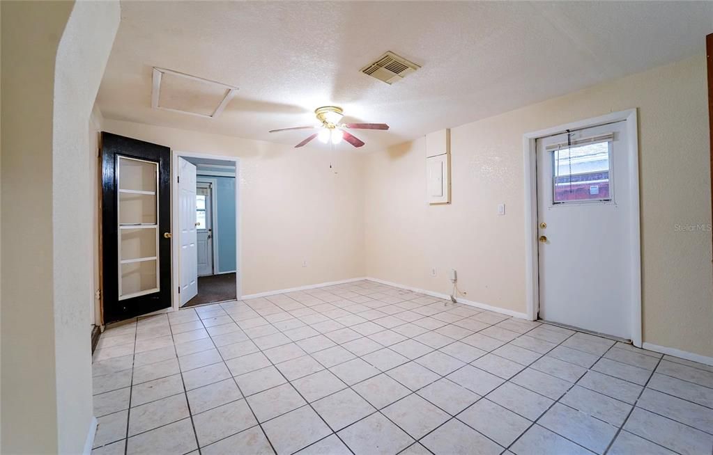 For Rent: $1,800 (3 beds, 2 baths, 1344 Square Feet)