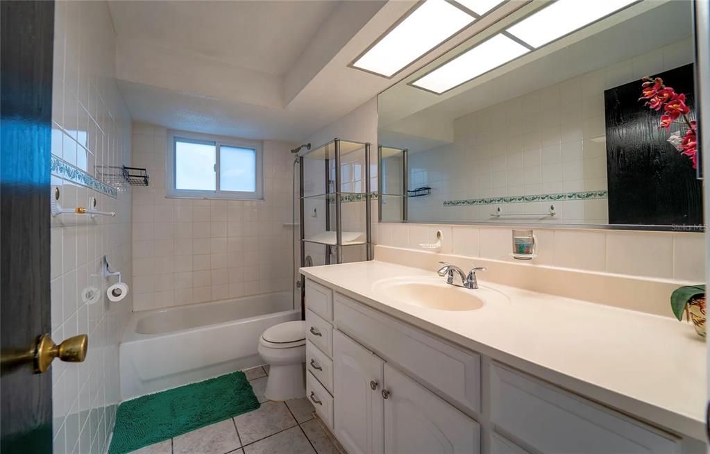 For Rent: $1,800 (3 beds, 2 baths, 1344 Square Feet)