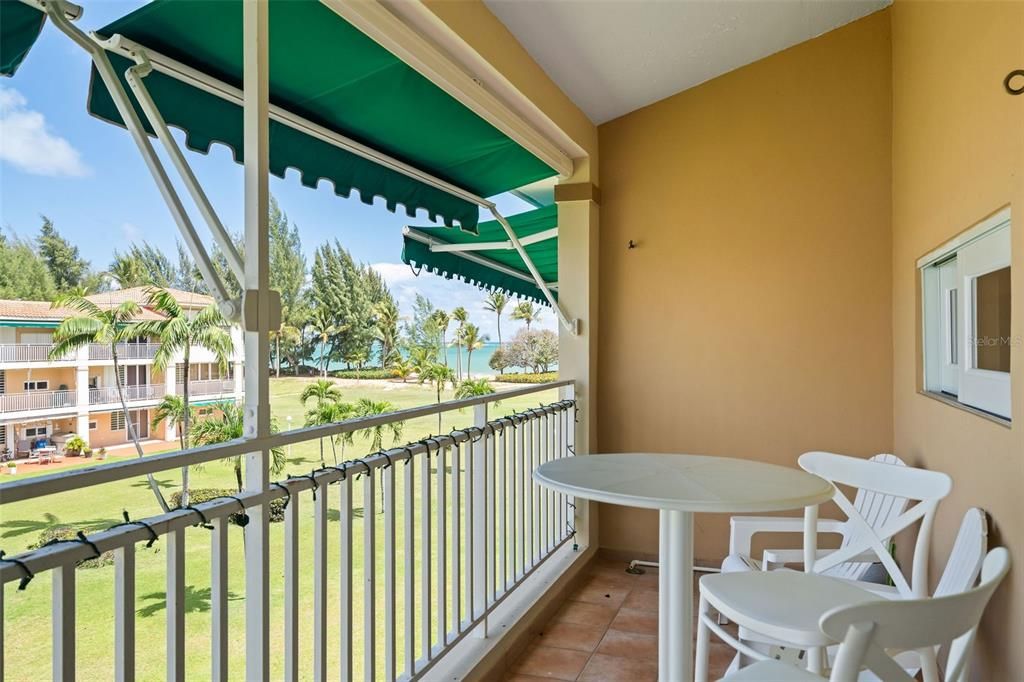 For Sale: $449,000 (2 beds, 2 baths, 925.25 Square Feet)