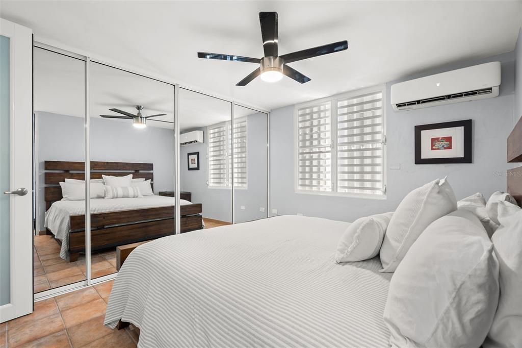 For Sale: $449,000 (2 beds, 2 baths, 925.25 Square Feet)