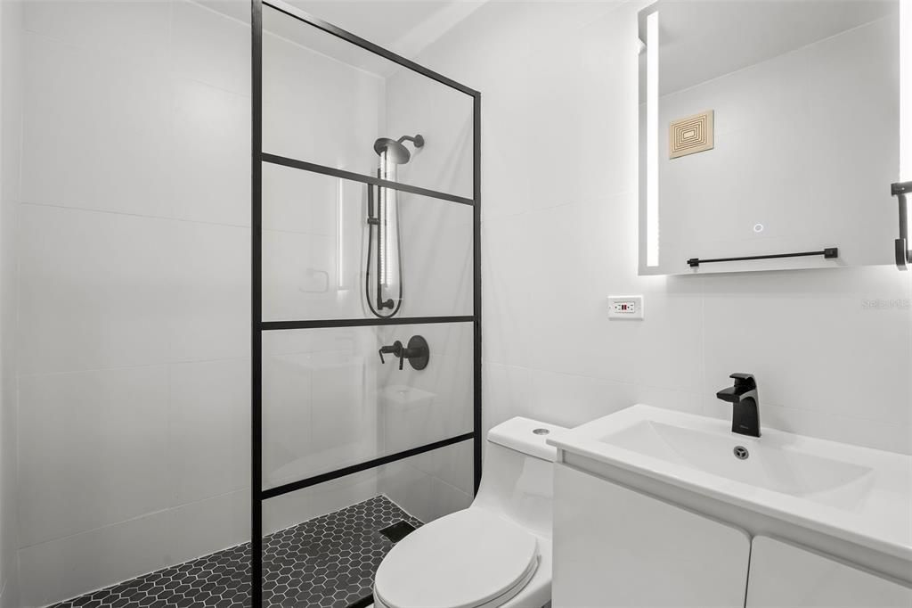 For Sale: $449,000 (2 beds, 2 baths, 925.25 Square Feet)