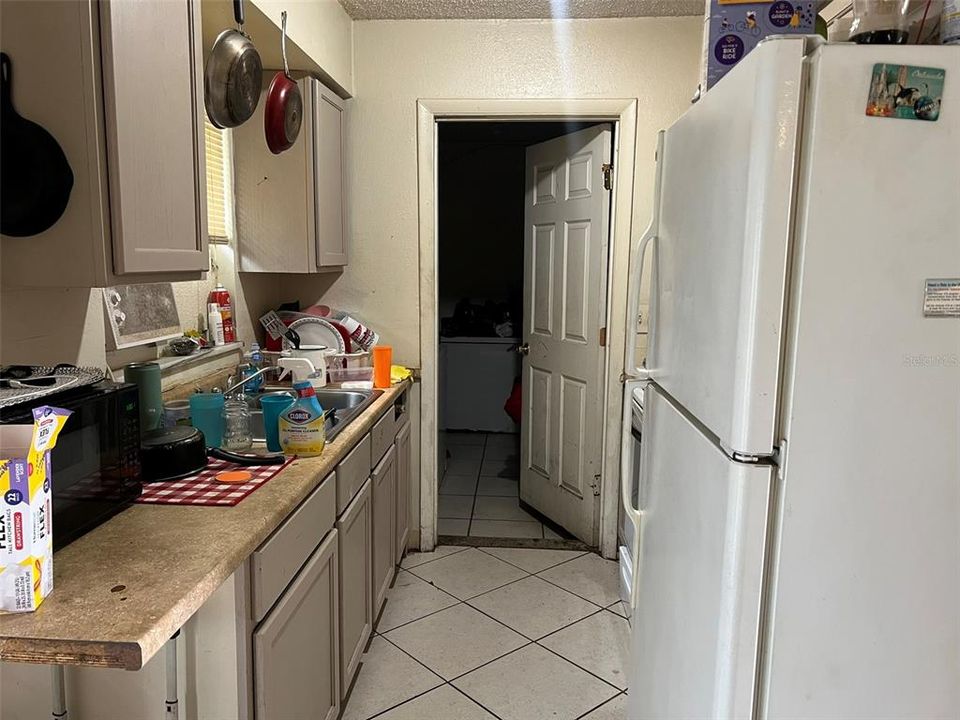 На продажу: $165,000 (4 спален, 1 ванн, 836 Квадратных фут)