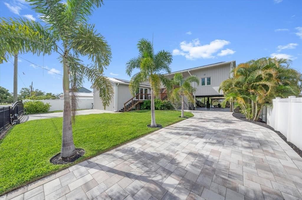 For Sale: $1,299,000 (4 beds, 3 baths, 3240 Square Feet)
