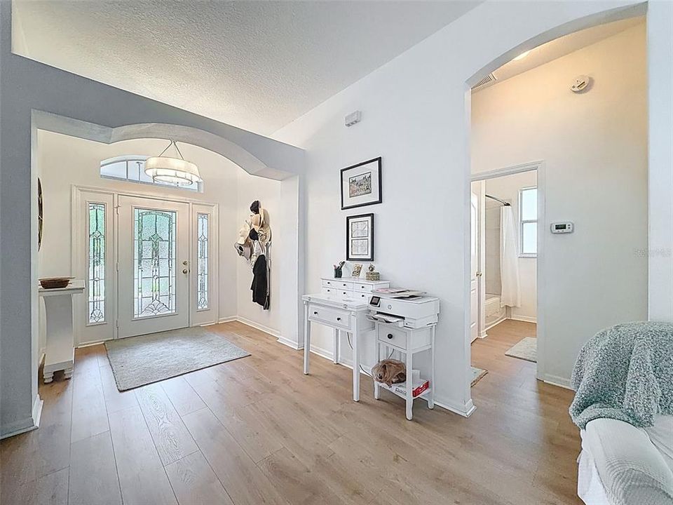 Active With Contract: $315,000 (3 beds, 2 baths, 1854 Square Feet)