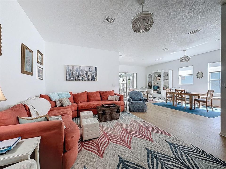 Active With Contract: $315,000 (3 beds, 2 baths, 1854 Square Feet)