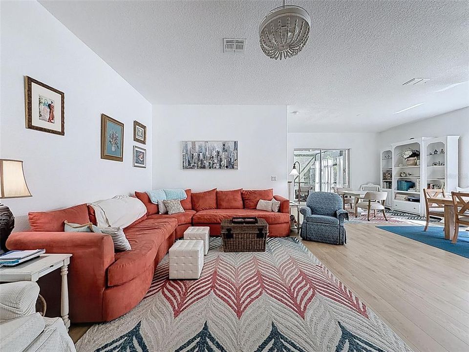 Active With Contract: $315,000 (3 beds, 2 baths, 1854 Square Feet)