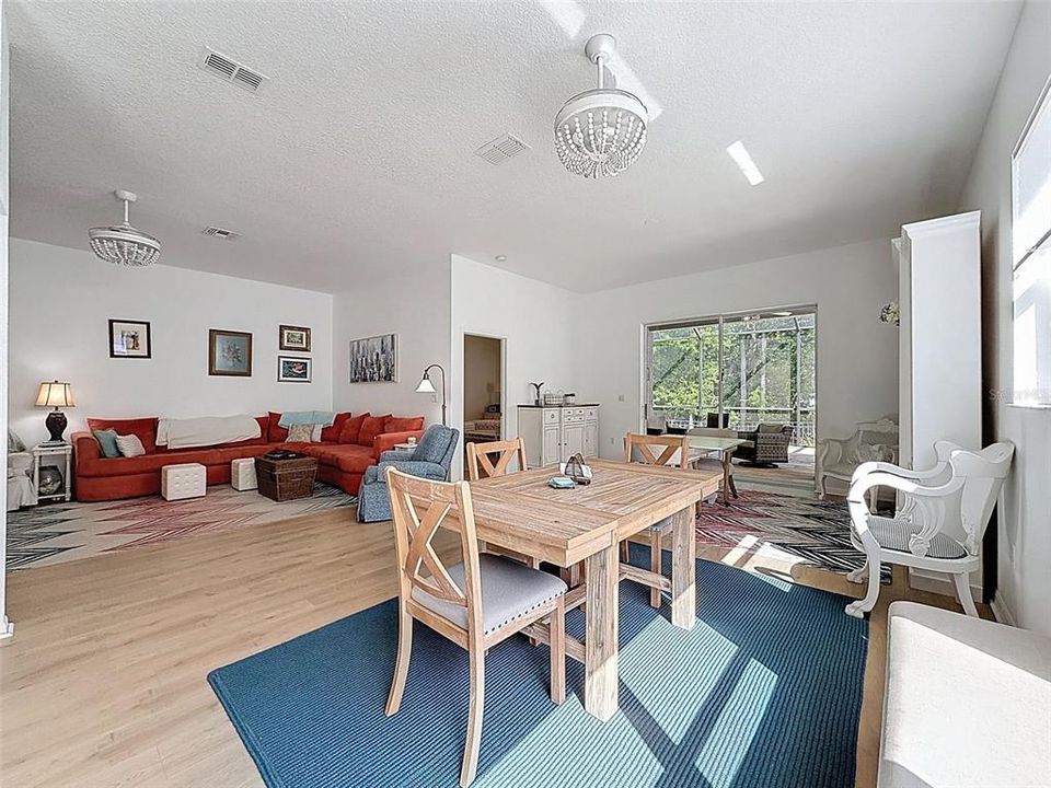 Active With Contract: $315,000 (3 beds, 2 baths, 1854 Square Feet)