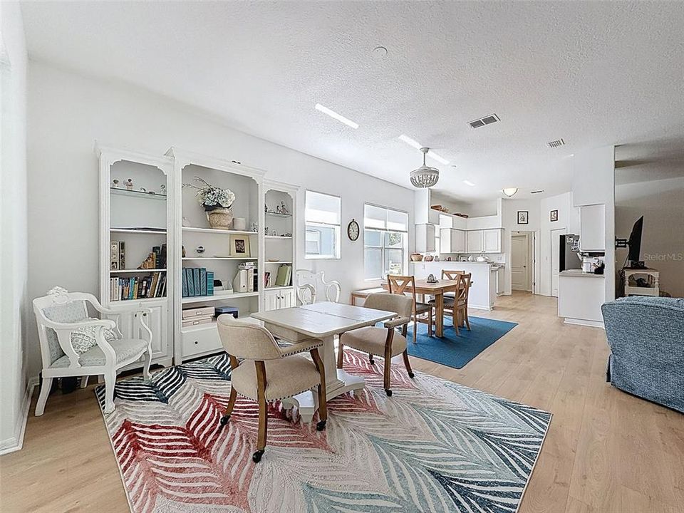Active With Contract: $315,000 (3 beds, 2 baths, 1854 Square Feet)