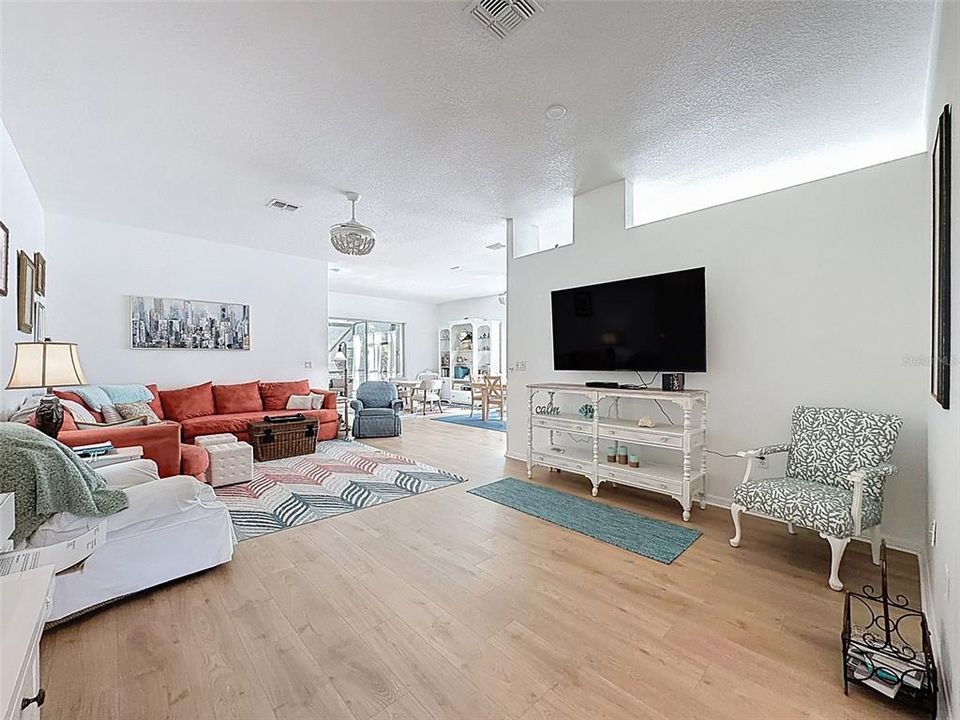 Active With Contract: $315,000 (3 beds, 2 baths, 1854 Square Feet)