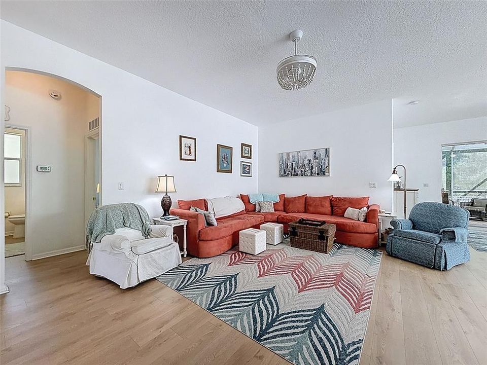 Active With Contract: $315,000 (3 beds, 2 baths, 1854 Square Feet)