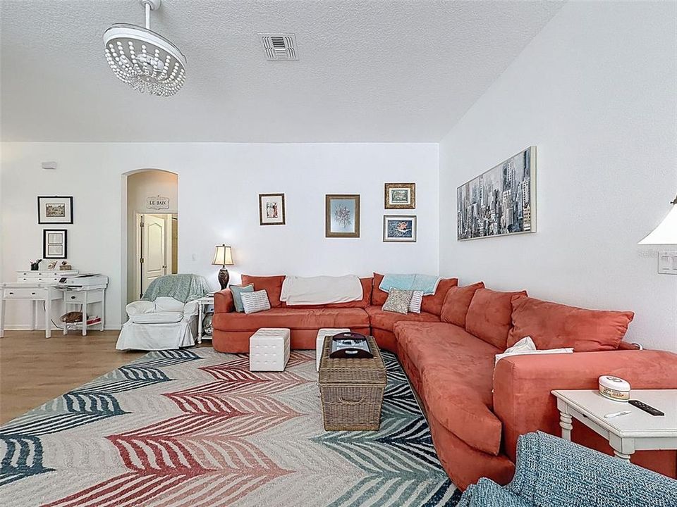 Active With Contract: $315,000 (3 beds, 2 baths, 1854 Square Feet)