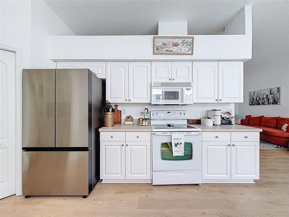 Active With Contract: $315,000 (3 beds, 2 baths, 1854 Square Feet)