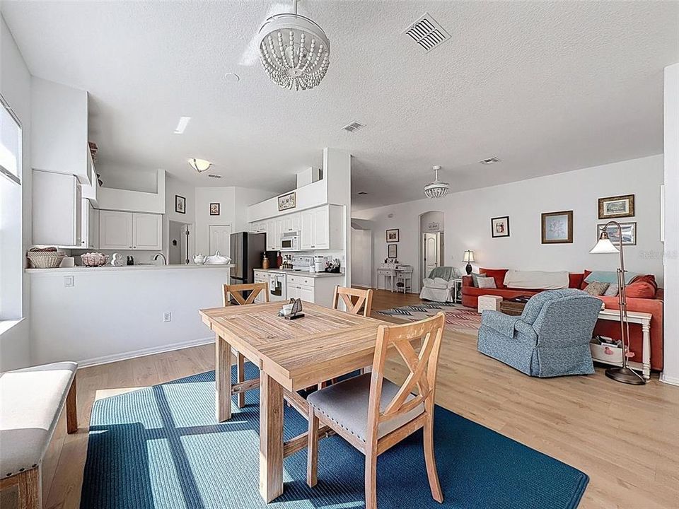 Active With Contract: $315,000 (3 beds, 2 baths, 1854 Square Feet)
