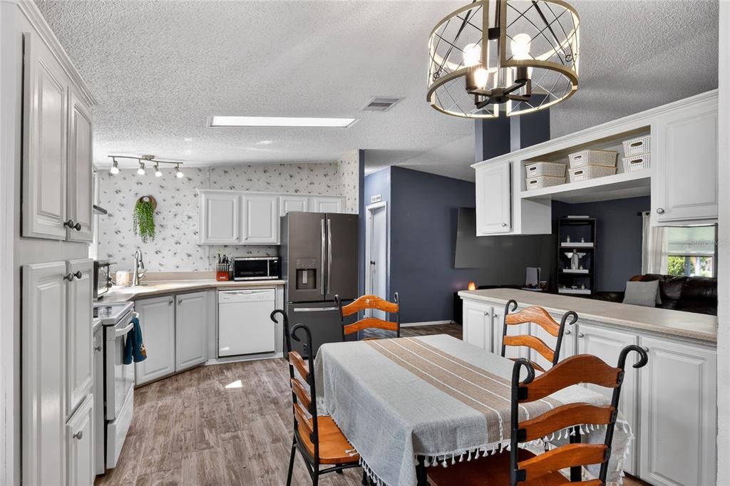 For Sale: $245,000 (3 beds, 2 baths, 1350 Square Feet)